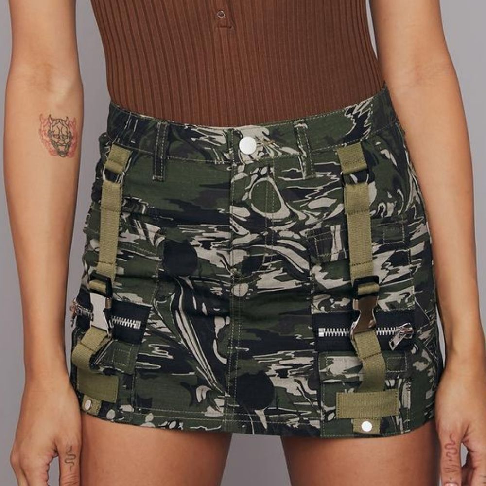 Poster Grl Dolls Kill Camo I'm A Catch Mini Skirt High Rise, Cargo Pocke…